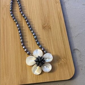 Chic silver/grey Pearls with large mother of pearl flower Necklace